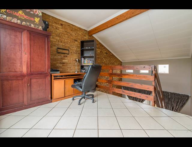 2 BEDROOM APARTMENT FOR SALE IN HONEYPARK